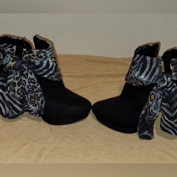 Wild Rose Animal Print Scarf Black Heeled Ankle Bootie Gilly - Picture 4 of 6